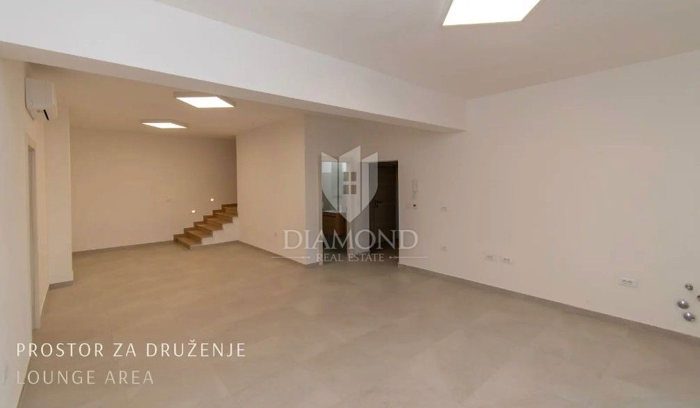 Rarità sul mercato: villa di lusso con area wellness privata e piscina vicino a Vrsar – chiavi in mano