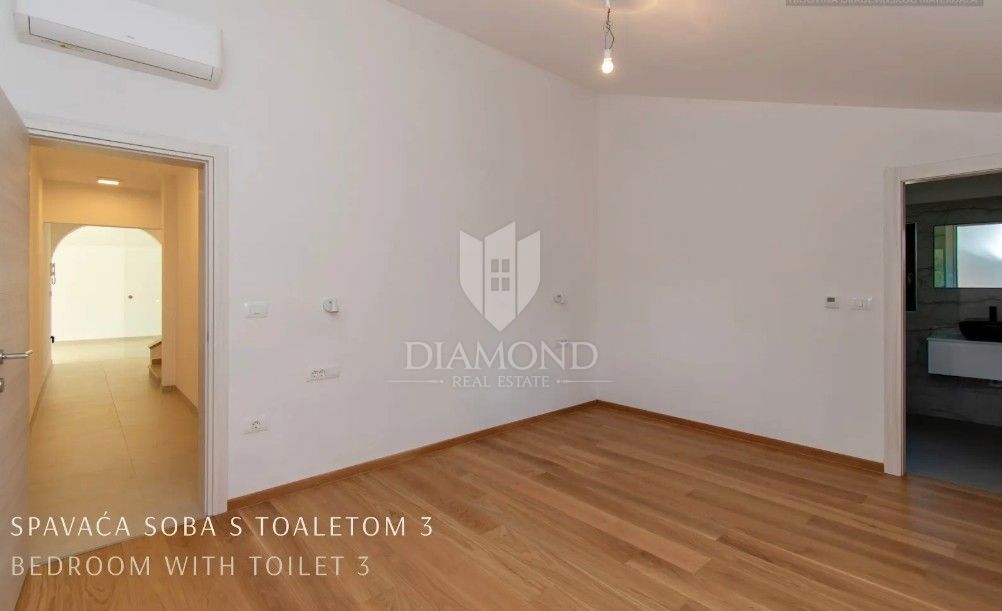 Rarità sul mercato: villa di lusso con area wellness privata e piscina vicino a Vrsar – chiavi in mano