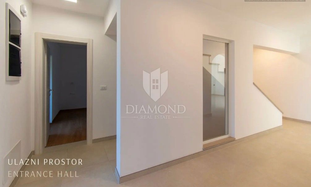 Rarità sul mercato: villa di lusso con area wellness privata e piscina vicino a Vrsar – chiavi in mano