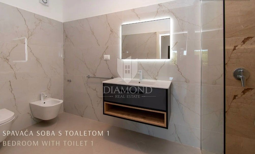 Rarità sul mercato: villa di lusso con area wellness privata e piscina vicino a Vrsar – chiavi in mano