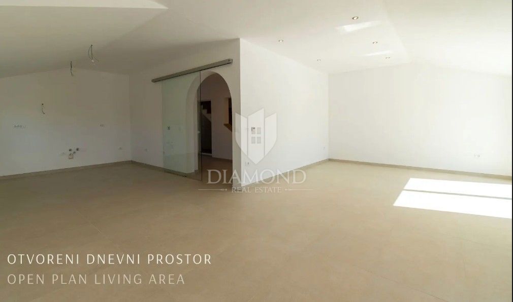 Rarità sul mercato: villa di lusso con area wellness privata e piscina vicino a Vrsar – chiavi in mano