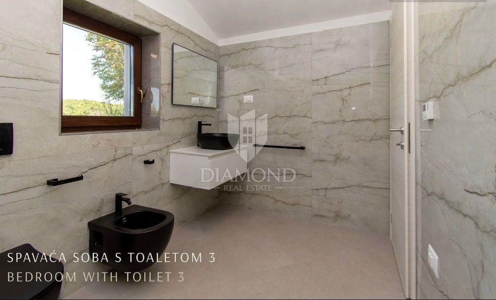 Rarità sul mercato: villa di lusso con area wellness privata e piscina vicino a Vrsar – chiavi in mano