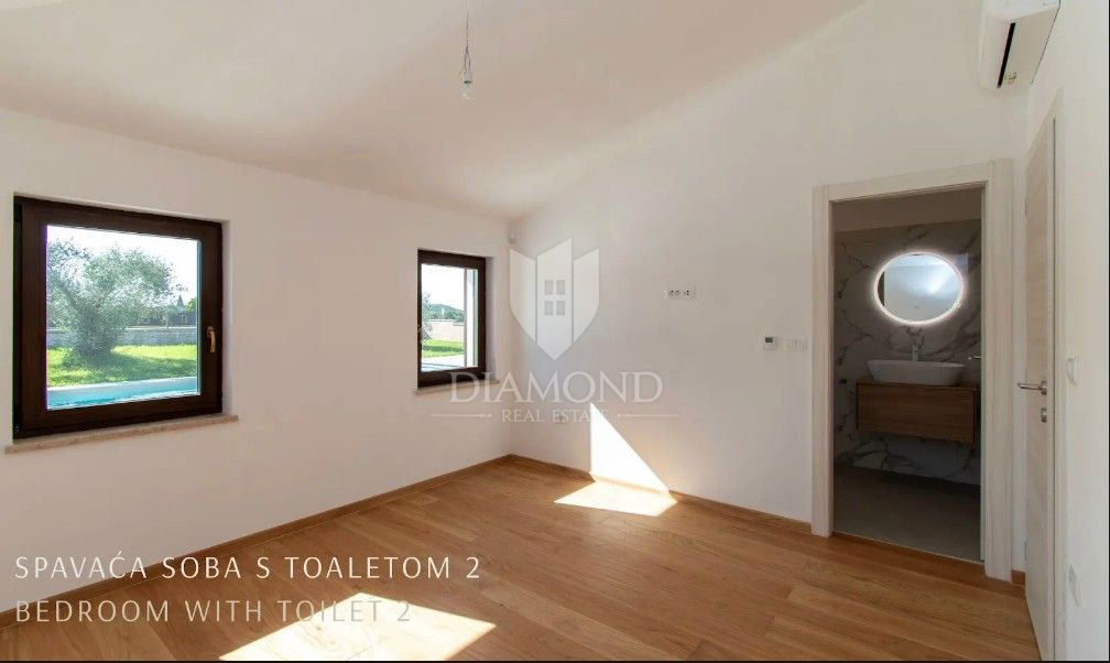 Rarità sul mercato: villa di lusso con area wellness privata e piscina vicino a Vrsar – chiavi in mano