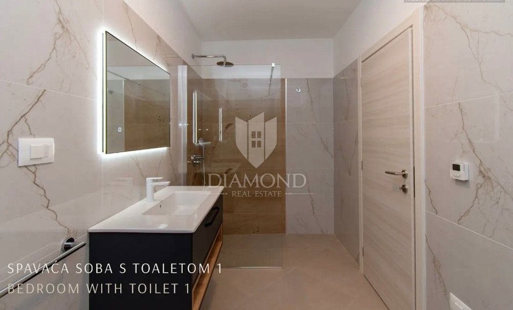 Rarità sul mercato: villa di lusso con area wellness privata e piscina vicino a Vrsar – chiavi in mano