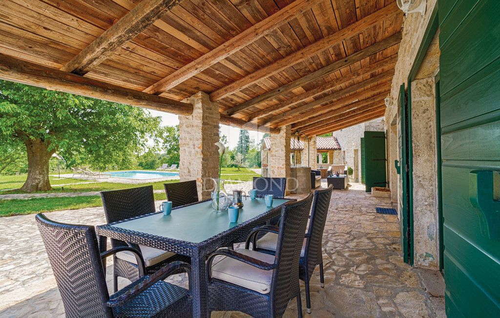 Barban, dintorni, imponente proprietà con villa autoctona