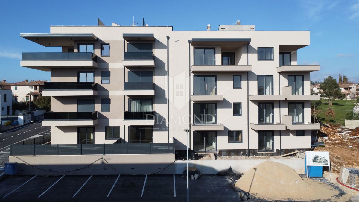 Parenzo, dintorni, interessante appartamento al piano terra vicino al mare!