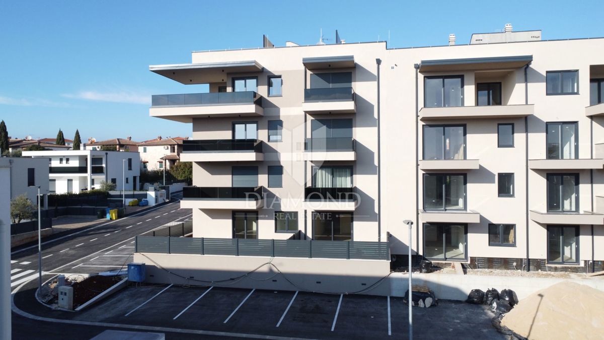 Parenzo, dintorni, interessante appartamento al piano terra vicino al mare!