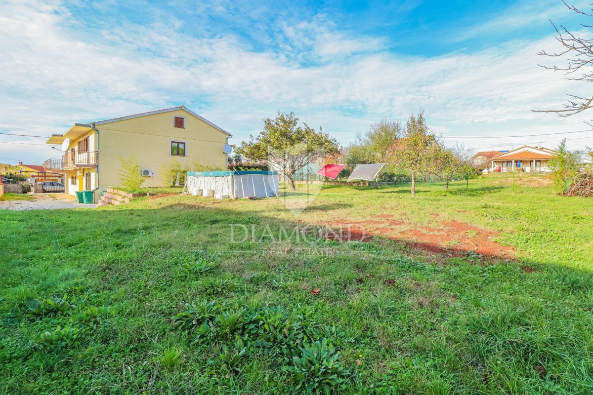 Umago, dintorni! Palazzina con un bel giardino!