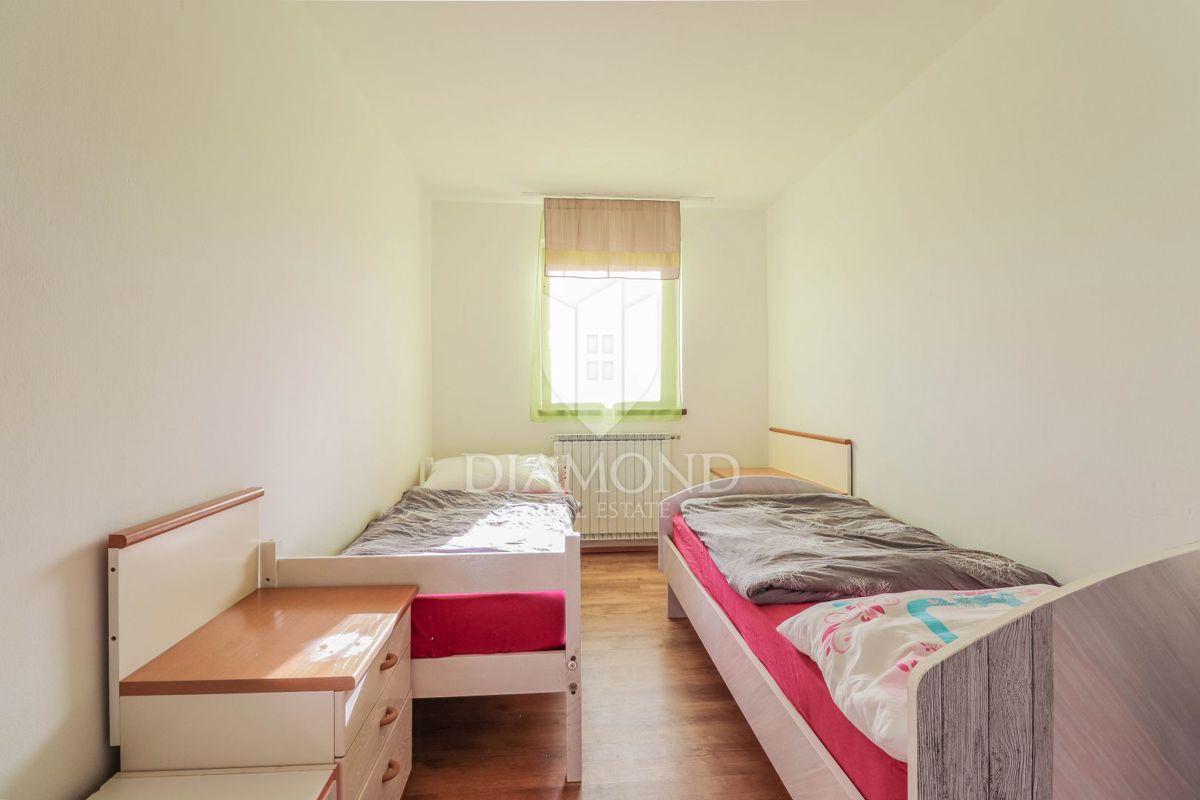 Umago, dintorni! Palazzina con un bel giardino!