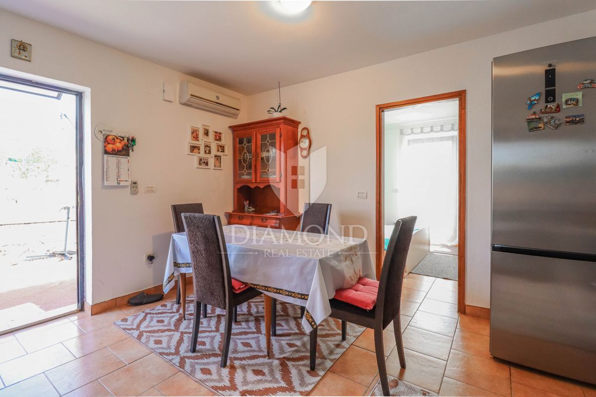 Umago, dintorni! Palazzina con un bel giardino!