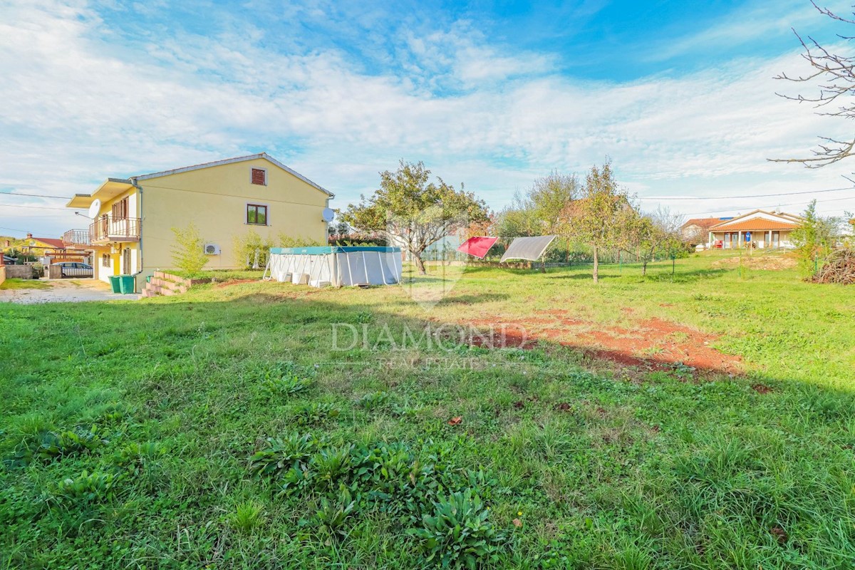 Umago, dintorni! Palazzina con un bel giardino!