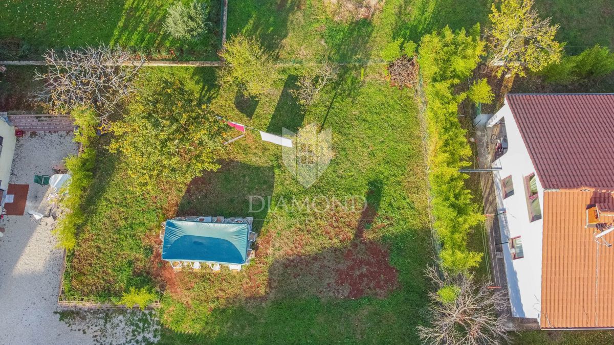 Umago, dintorni! Palazzina con un bel giardino!
