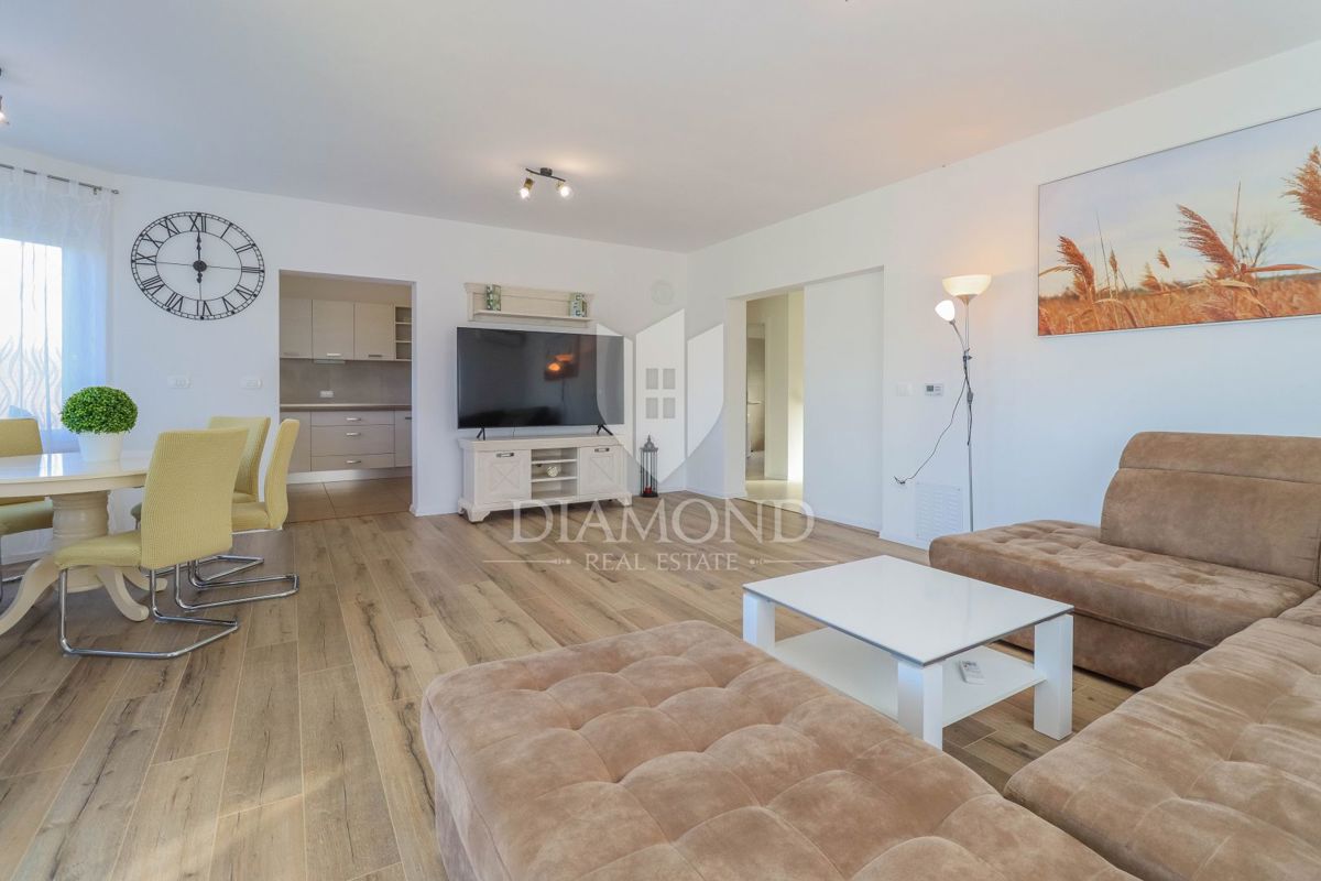 Umag, dintorni! Bella casa a un piano con piscina!