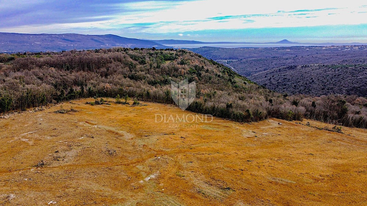 Barban, a sud dell'Istria, grande terreno edificabile per 53 edifici