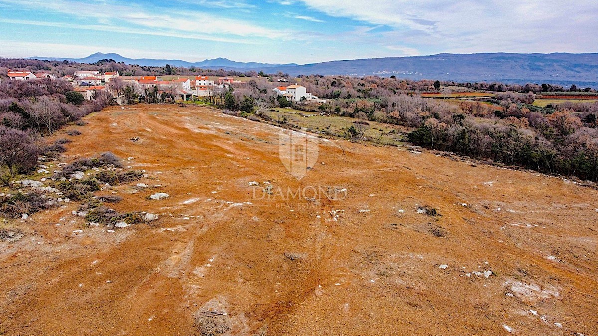 Barban, a sud dell'Istria, grande terreno edificabile per 53 edifici