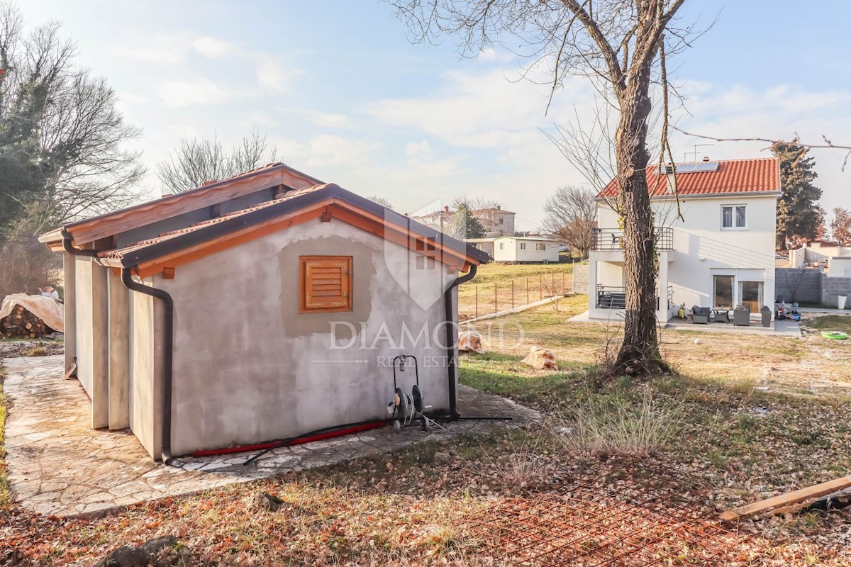 Parenzo, dintorni, due case con piscina e ampio giardino!