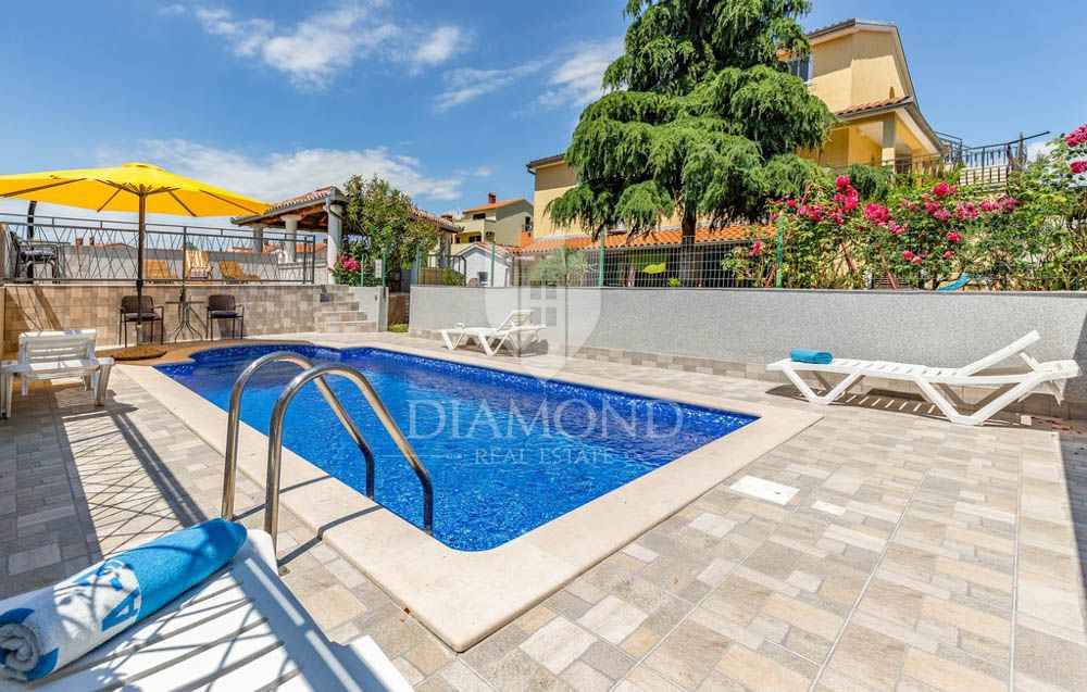 Pula, casa con piscina in una posizione tranquilla