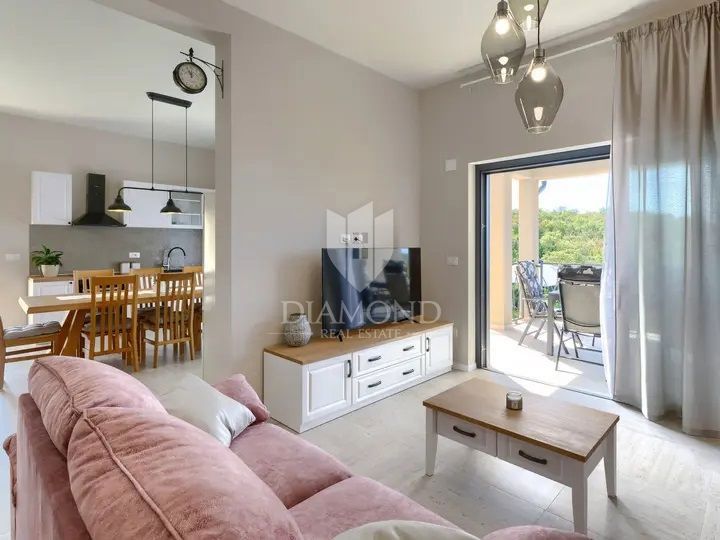 Cittanova, dintorni! Villa con vista panoramica sul mare!