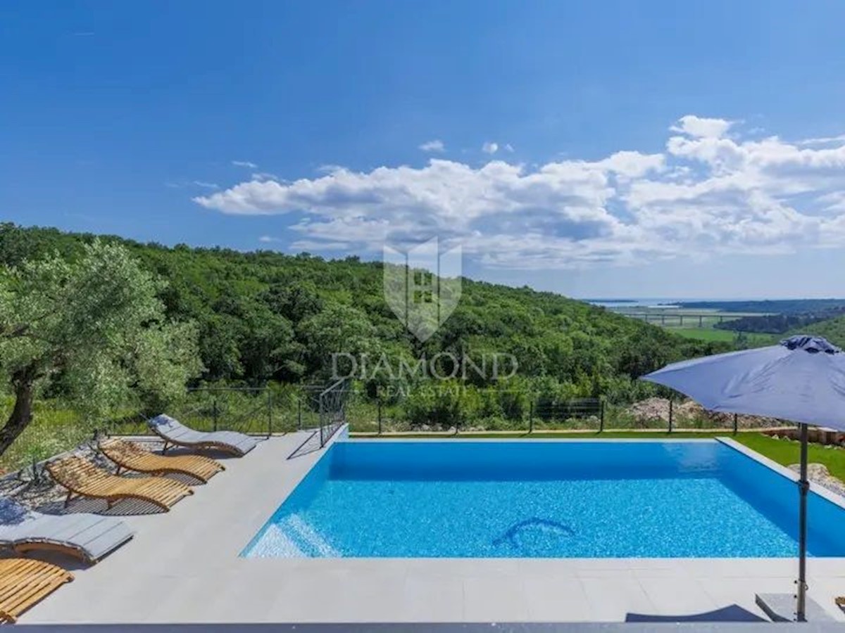 Cittanova, dintorni! Villa con vista panoramica sul mare!