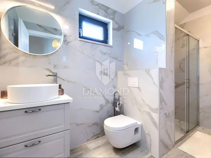 Cittanova, dintorni! Villa con vista panoramica sul mare!