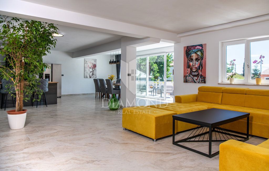 Barbana, dintorni, spaziosa proprietà con due belle case
