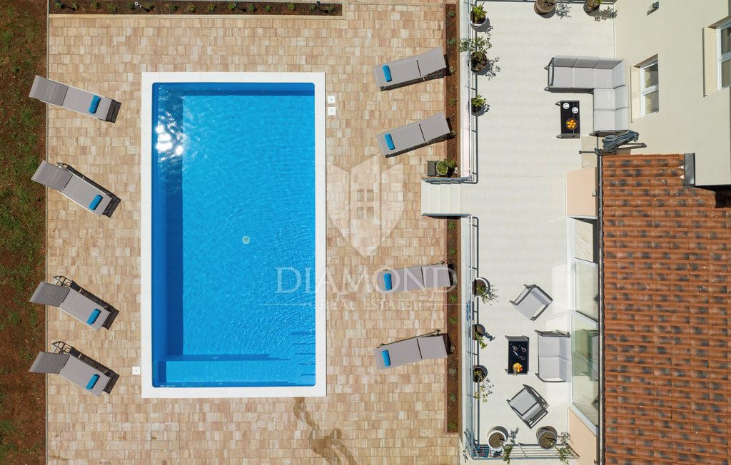Barbana, dintorni, spaziosa proprietà con due belle case