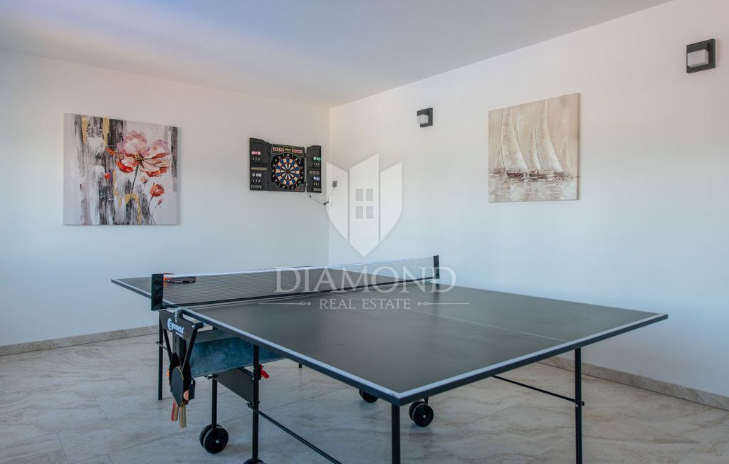 Barbana, dintorni, spaziosa proprietà con due belle case