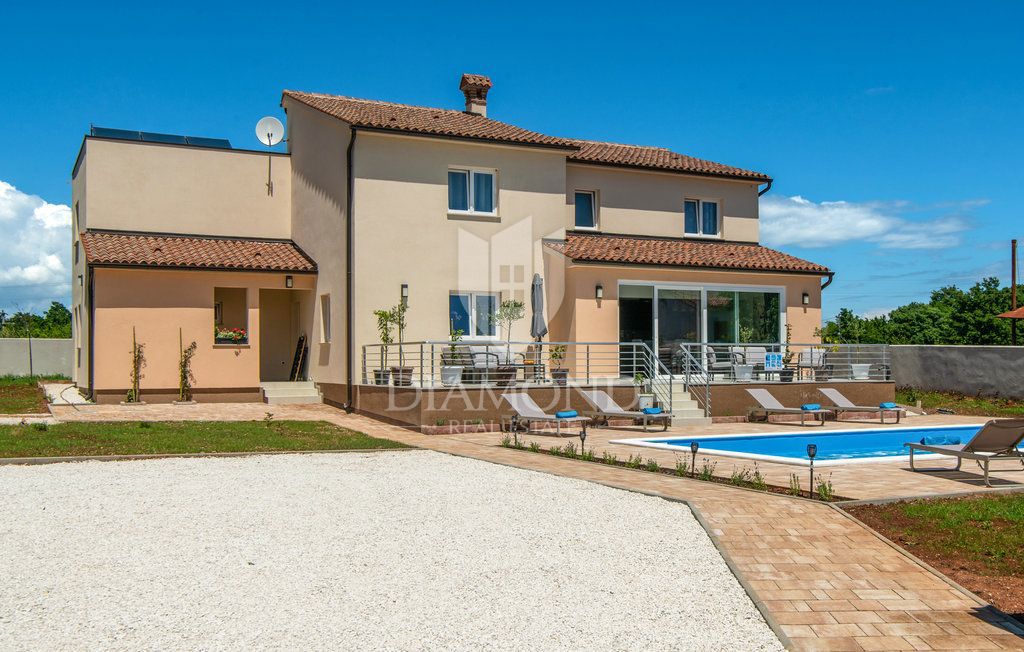Barbana, dintorni, spaziosa proprietà con due belle case