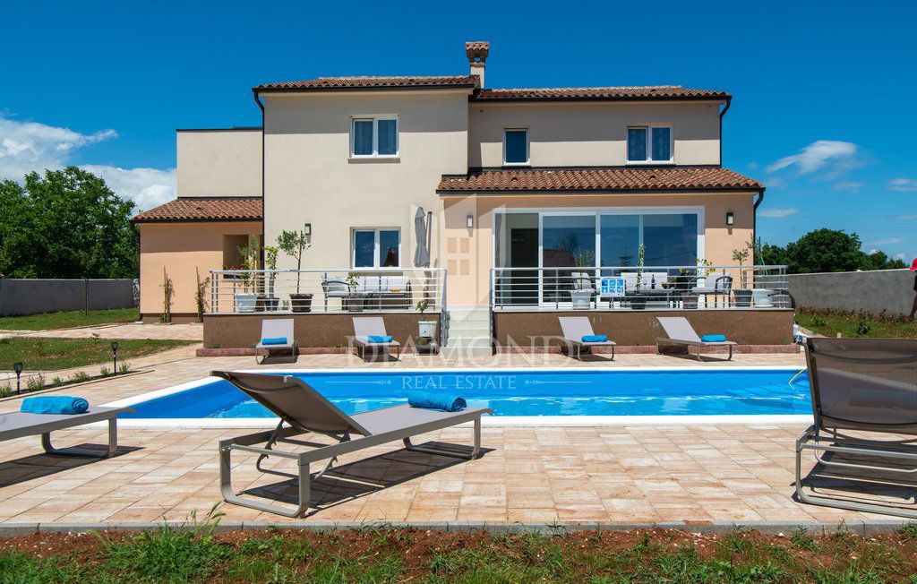 Barbana, dintorni, spaziosa proprietà con due belle case