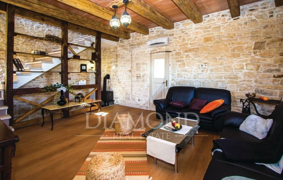Barbana, dintorni, bella casa autoctona in una posizione tranquilla