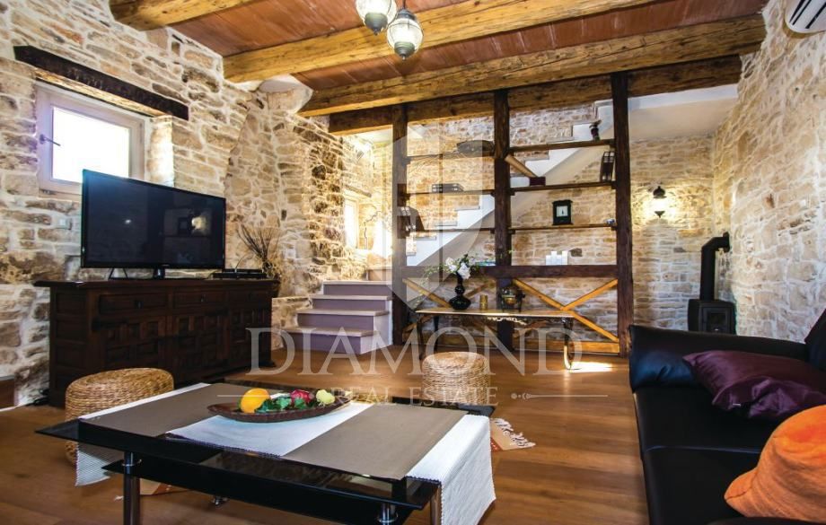 Barbana, dintorni, bella casa autoctona in una posizione tranquilla