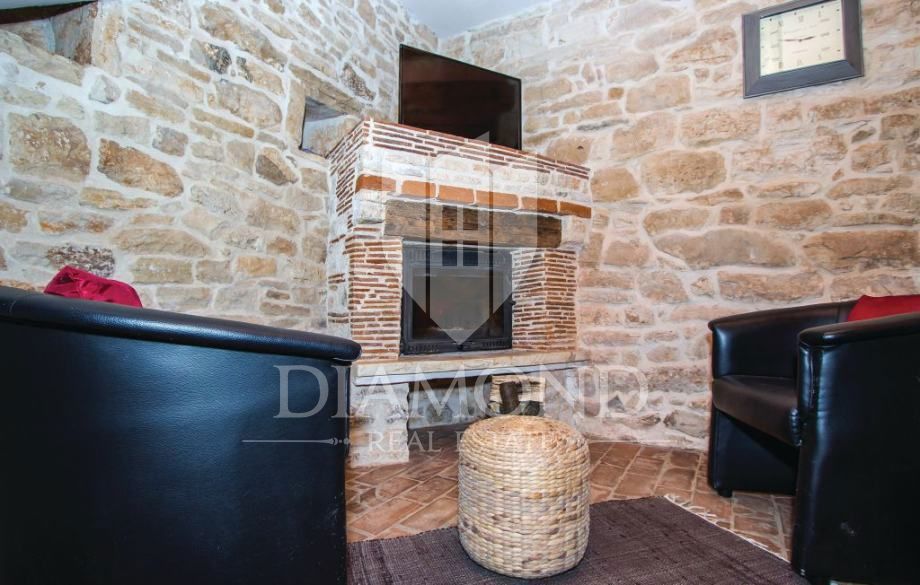 Barbana, dintorni, bella casa autoctona in una posizione tranquilla
