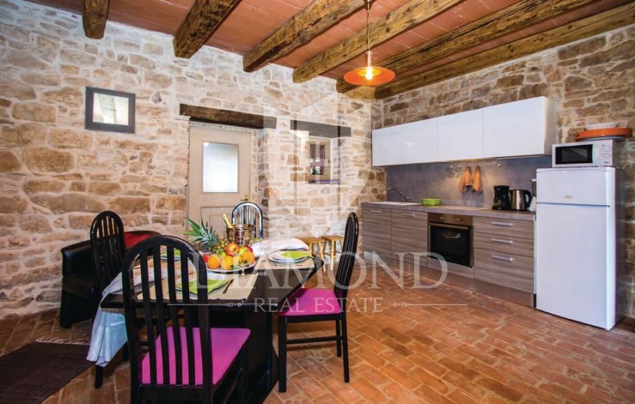Barbana, dintorni, bella casa autoctona in una posizione tranquilla
