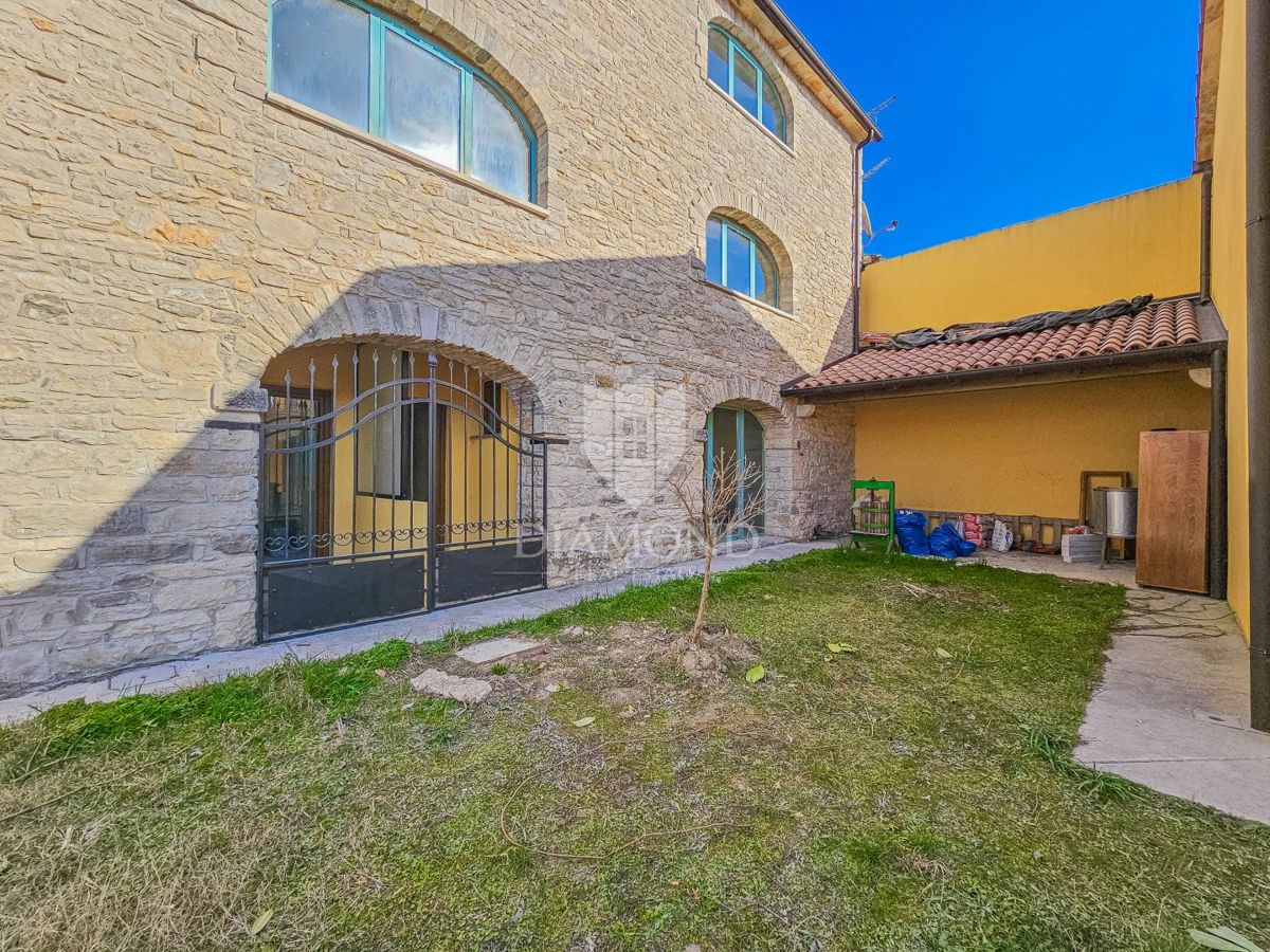 Buie, dintorni! Un meraviglioso nuovo appartamento in stile istriano!