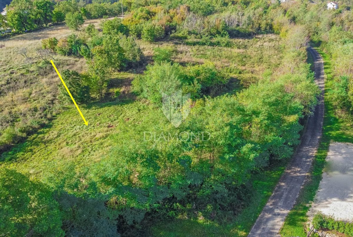 Buie, terreno Grožnjan, 1.413m2