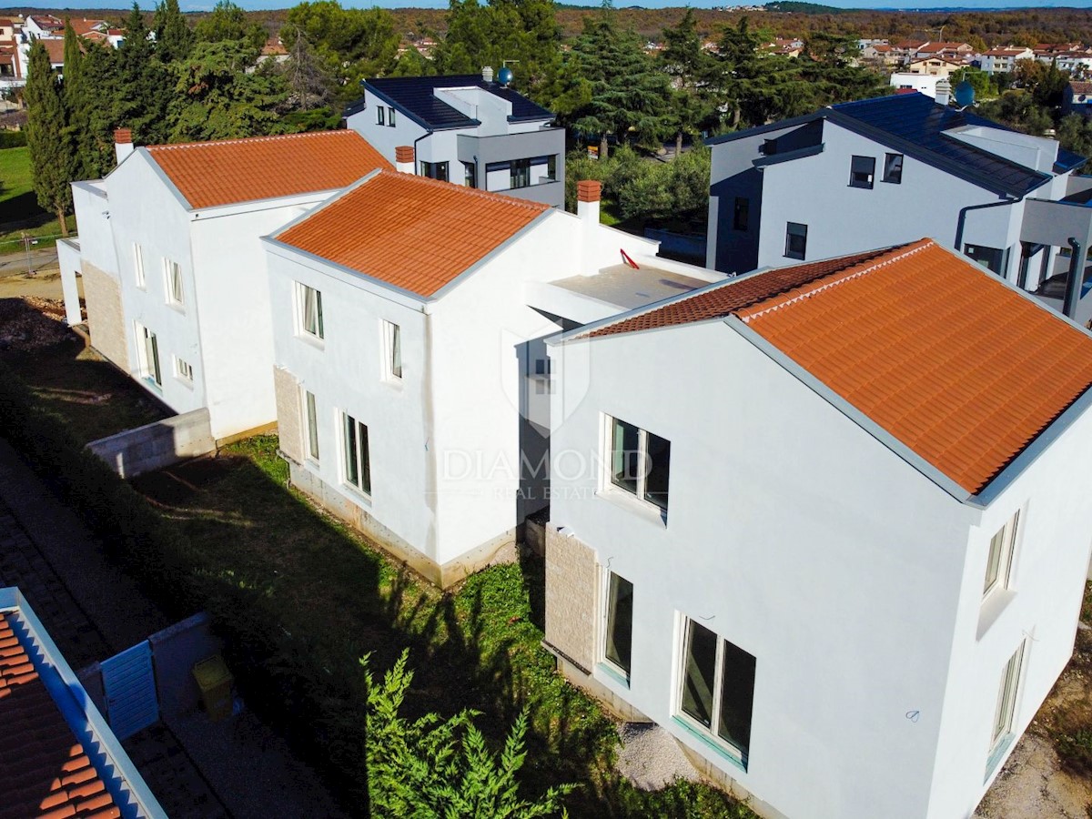 Funtana, una casa a schiera in una bella posizione vicino al mare!