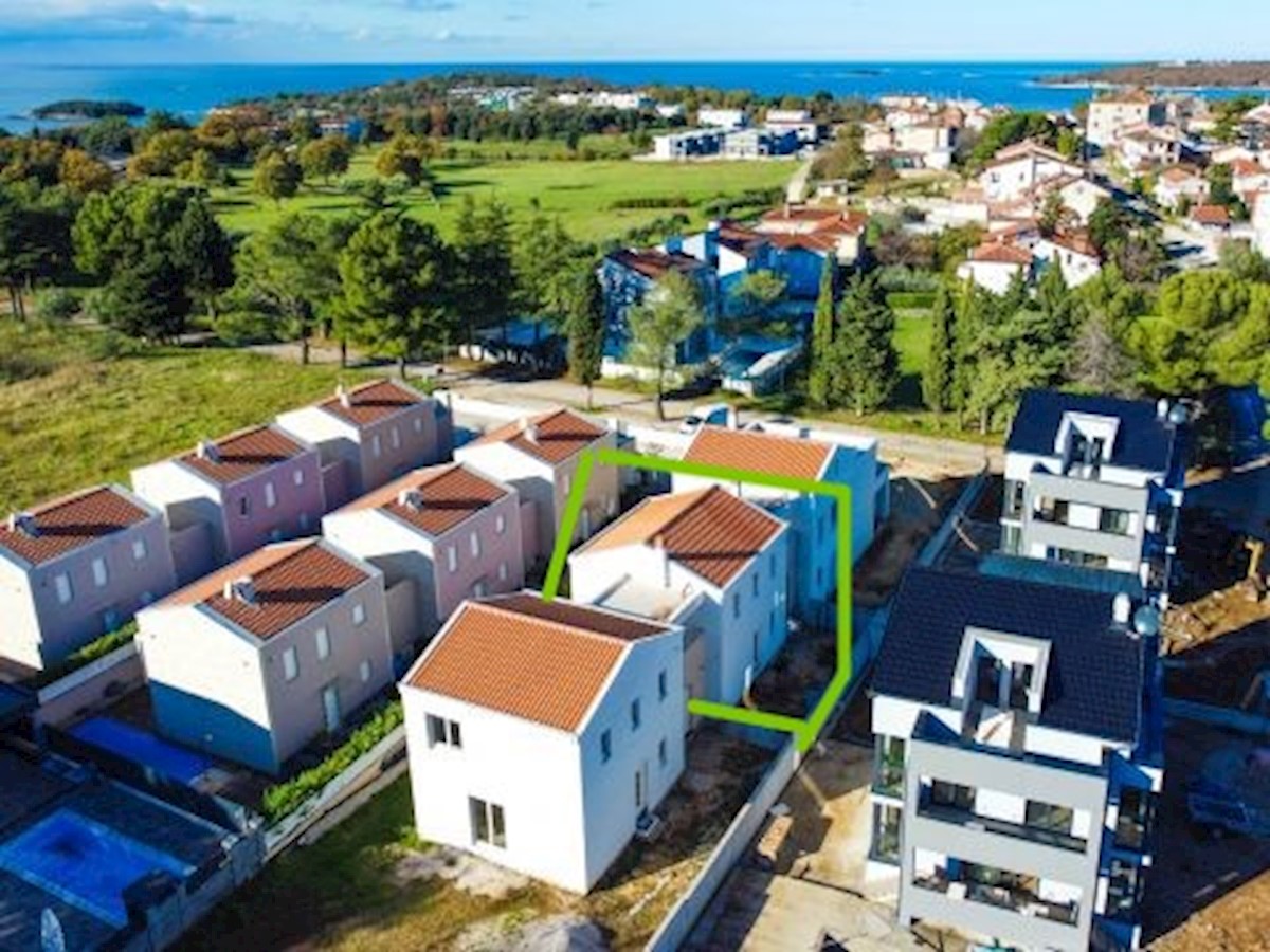 Funtana, una casa a schiera in una bella posizione vicino al mare!