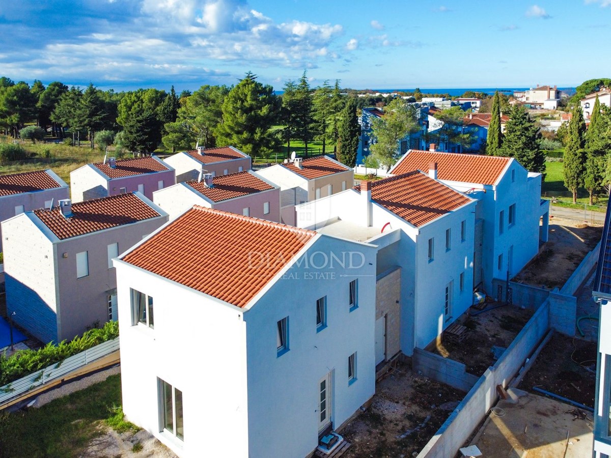 Funtana, una casa a schiera in una bella posizione vicino al mare!