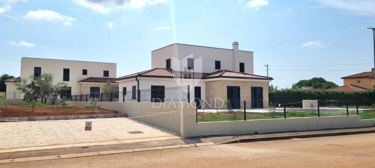 Parenzo, un'imponente villa con piscina in un posto tranquillo!