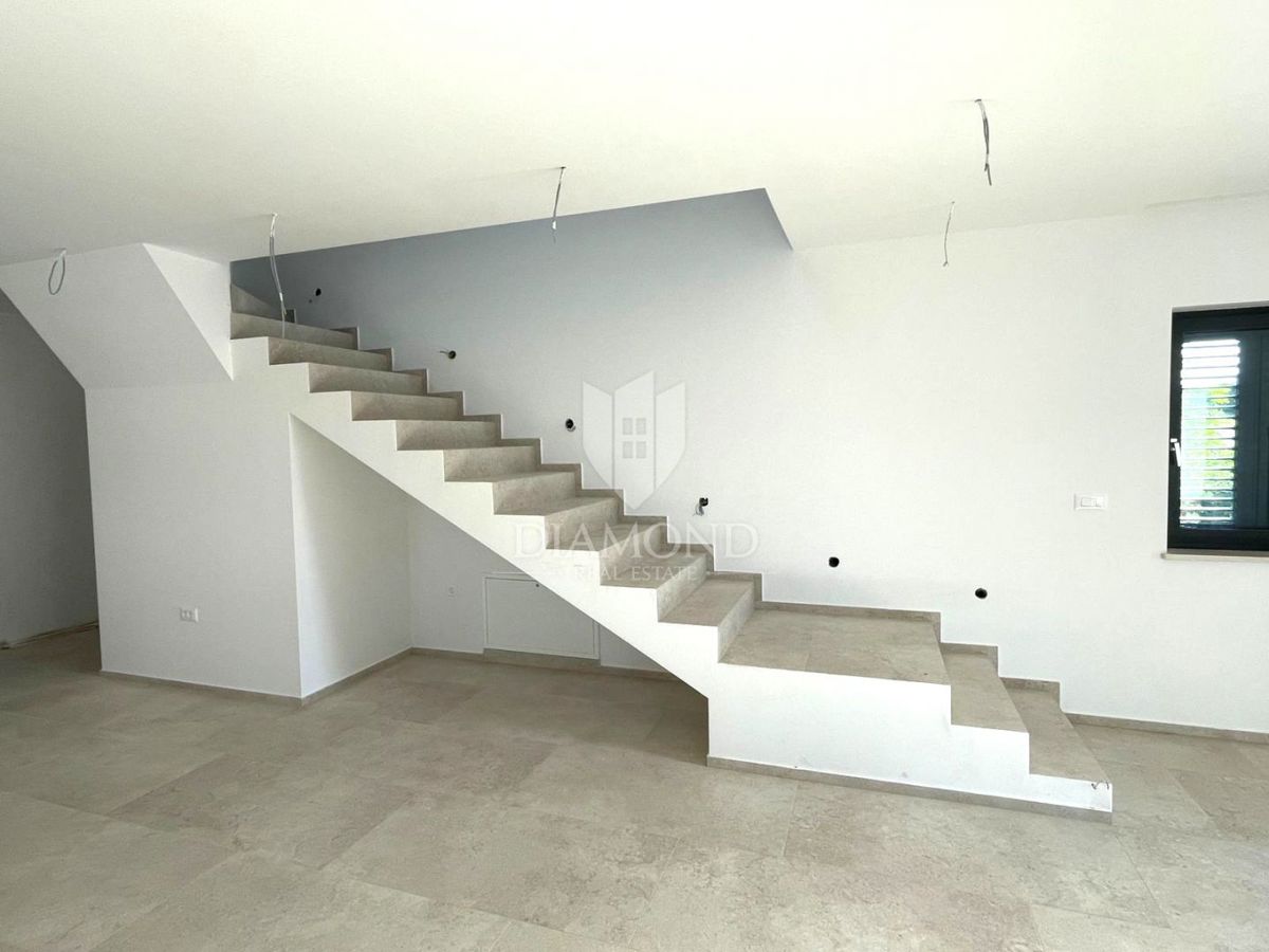 Parenzo, un'imponente villa con piscina in un posto tranquillo!