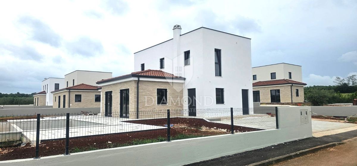 Parenzo, un'imponente villa con piscina in un posto tranquillo!