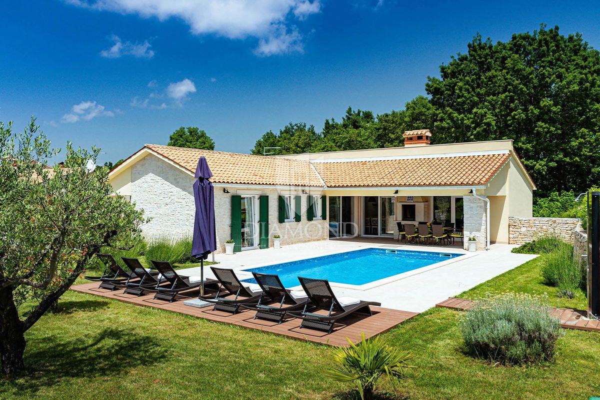 Albona, Villa con piscina