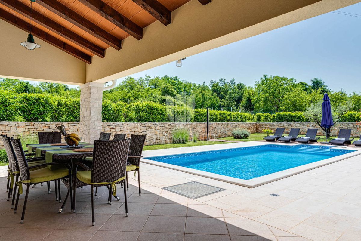 Albona, Villa con piscina