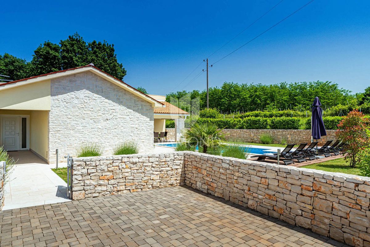 Albona, Villa con piscina