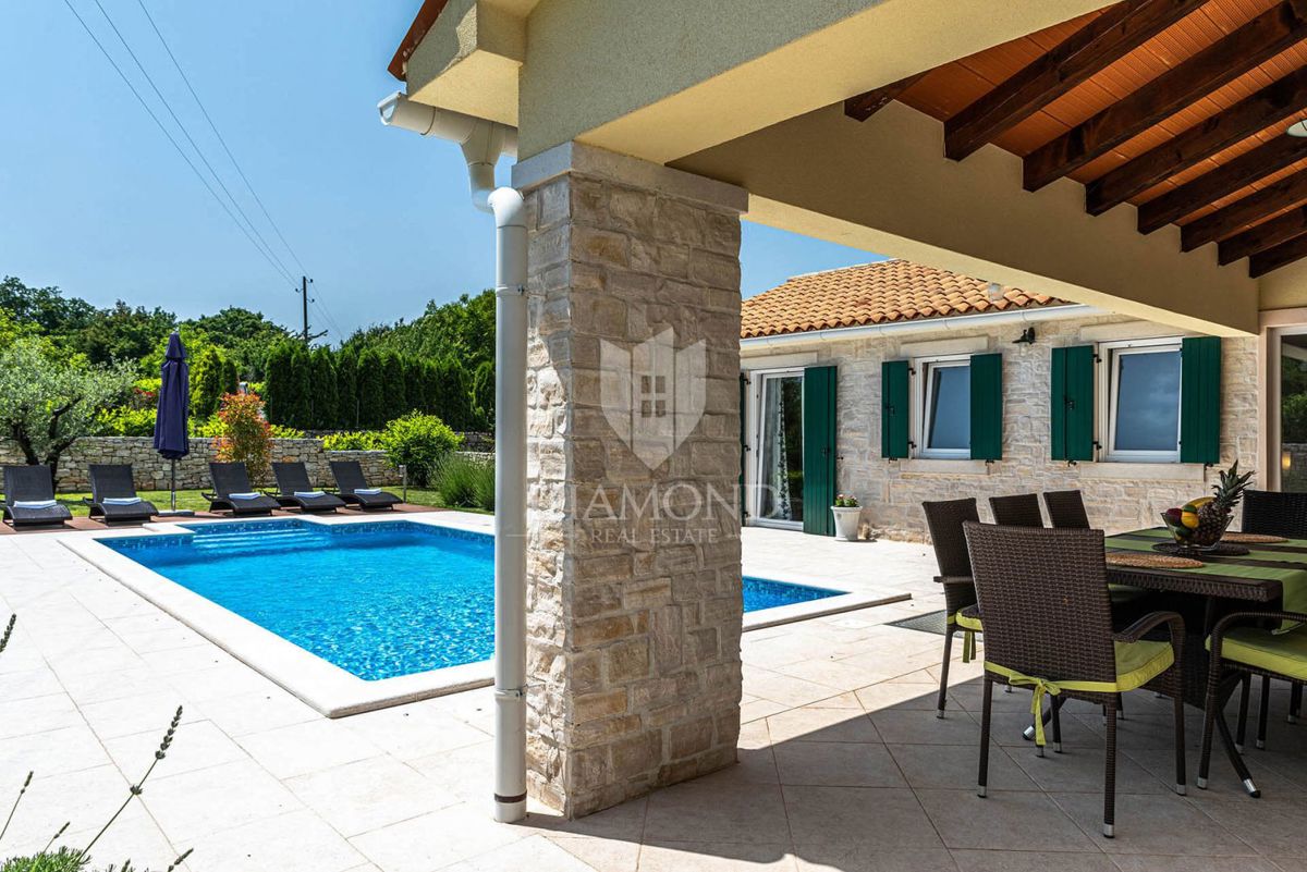Albona, Villa con piscina