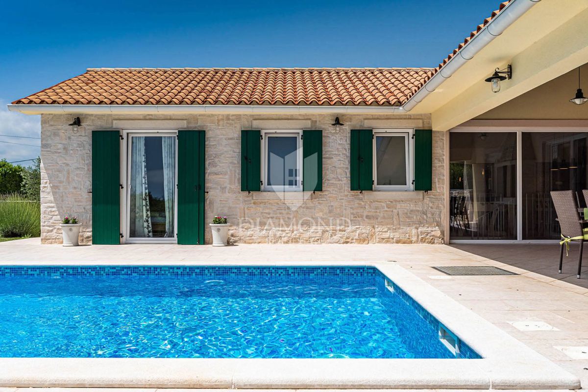 Albona, Villa con piscina