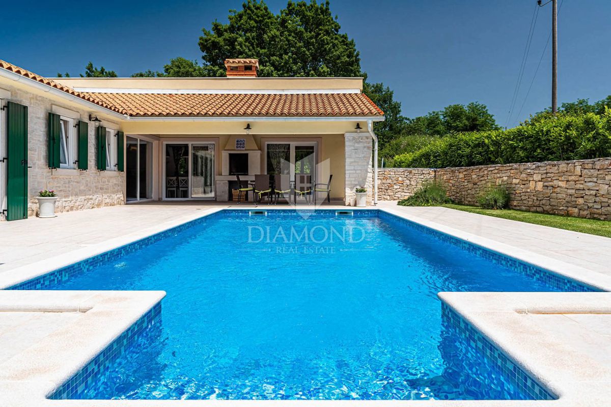 Albona, Villa con piscina