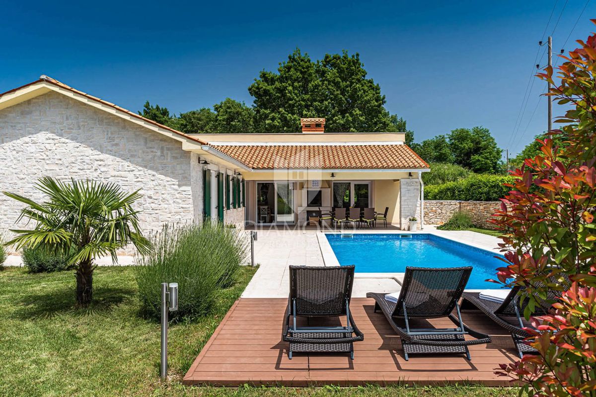 Albona, Villa con piscina