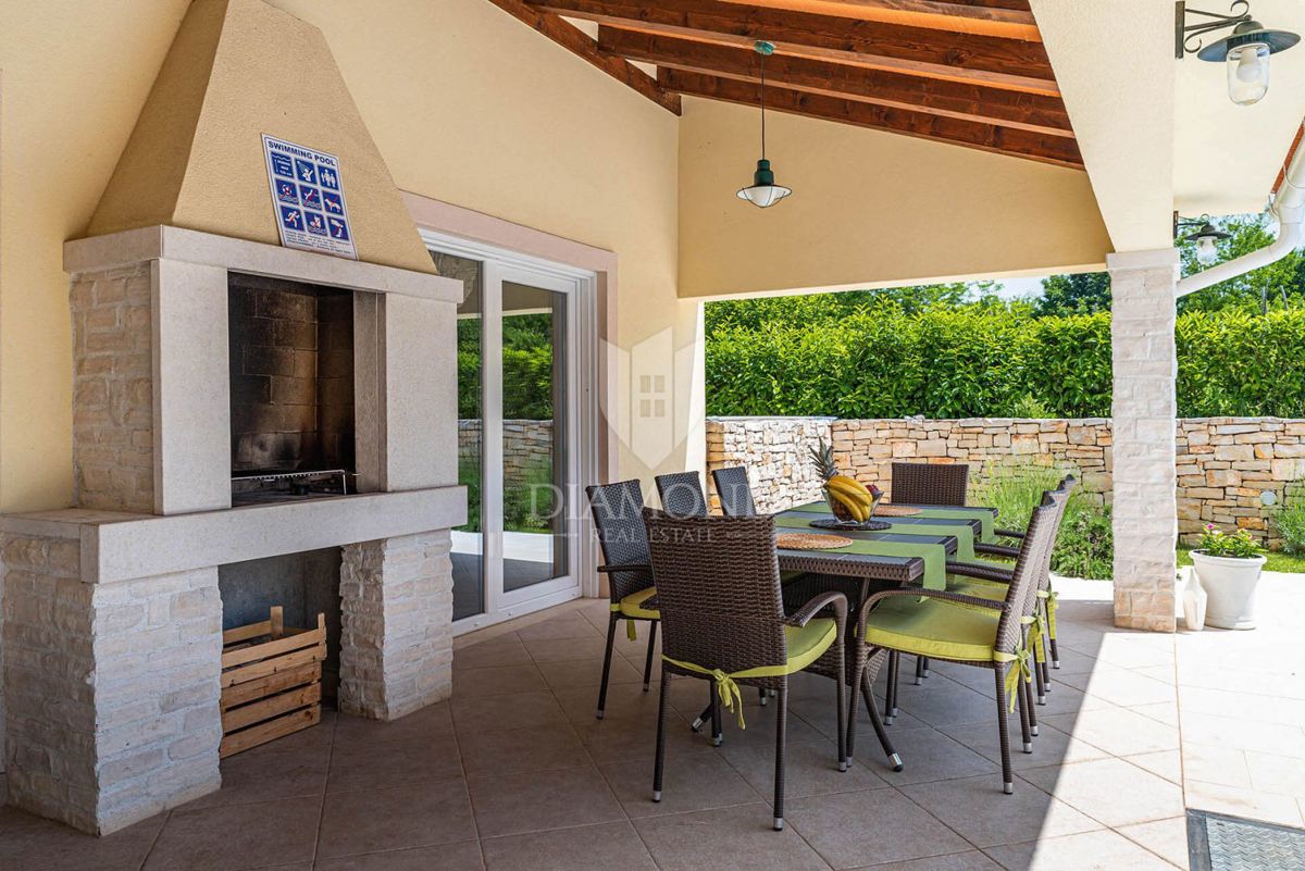 Albona, Villa con piscina