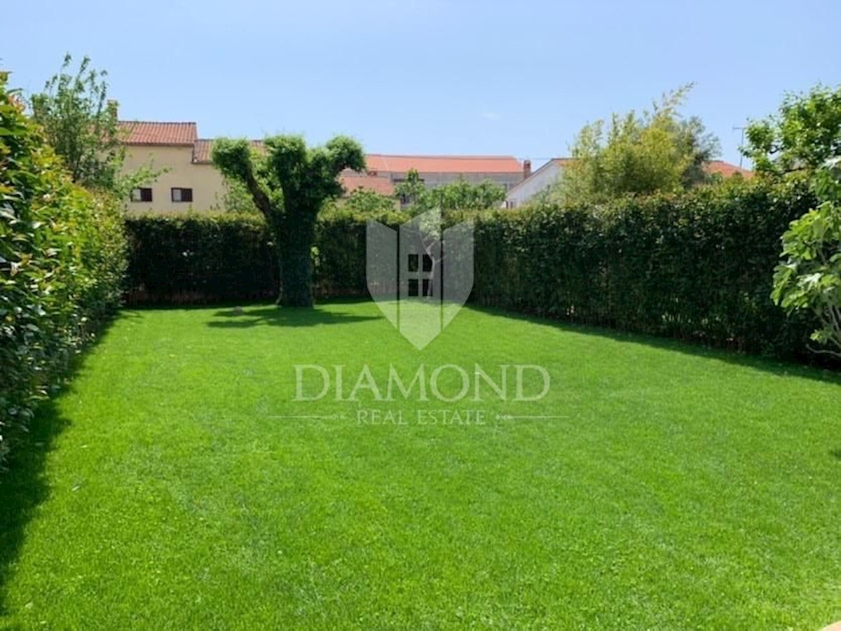 Rovigno, casa con giardino in posizione tranquilla